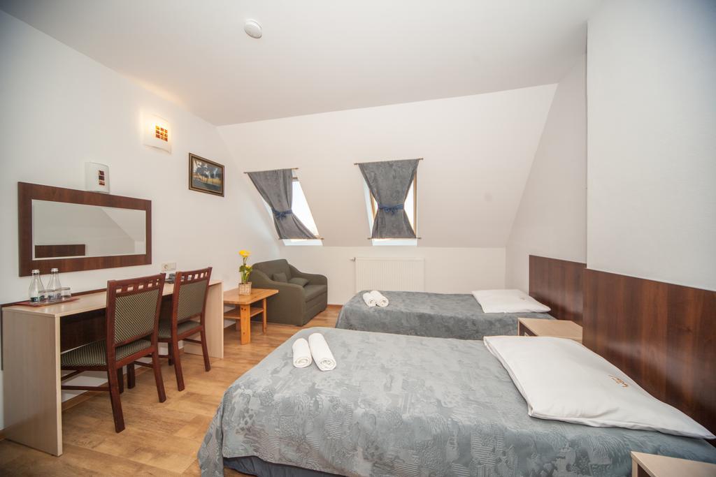 Hotel Ada Wiekszyce Esterno foto