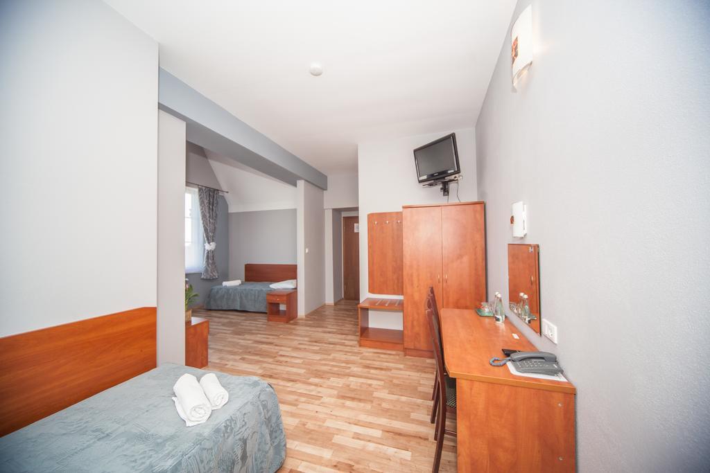 Hotel Ada Wiekszyce Esterno foto